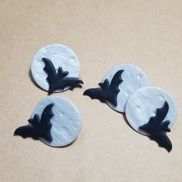 Moon & bat polymer clay earrings - Picture 4 of 5